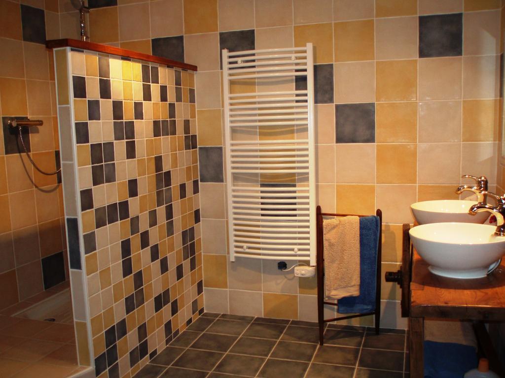 A La Mare Du Vieux Chene Bed & Breakfast Bellegarde-Poussieu Ruang foto