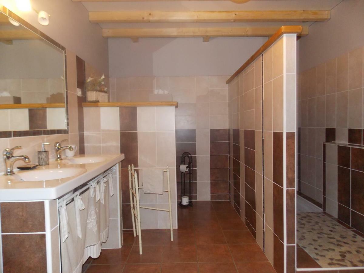 A La Mare Du Vieux Chene Bed & Breakfast Bellegarde-Poussieu Bagian luar foto